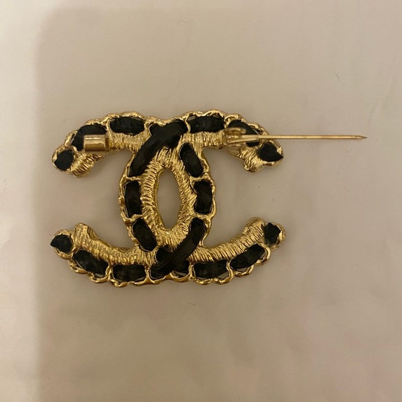 Classic Double CC Black Brooch - Picture 8 of 16